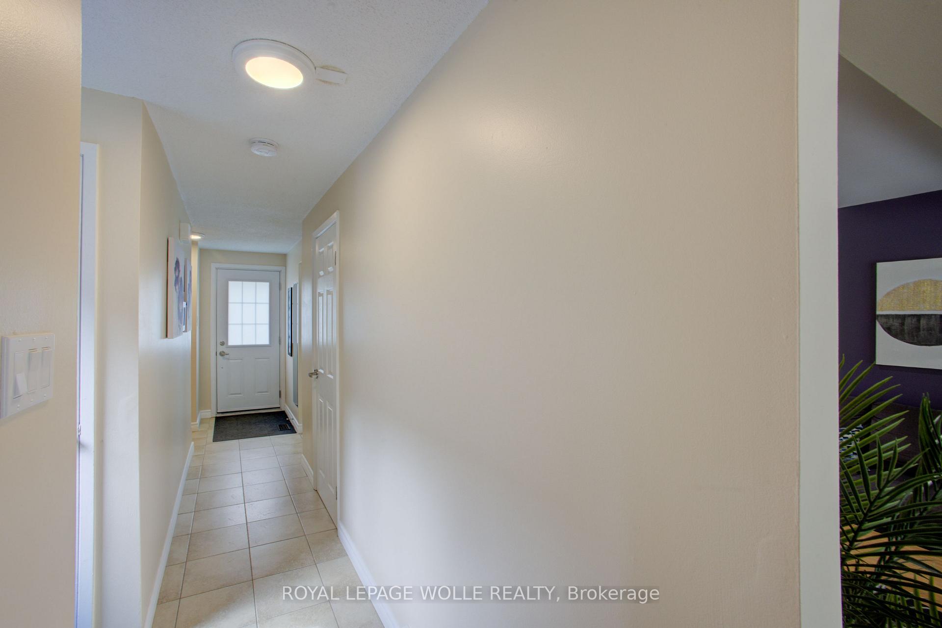 Photo 6 of 426A Dunvegan Drive, Waterloo, Lincoln Village — HOMEH