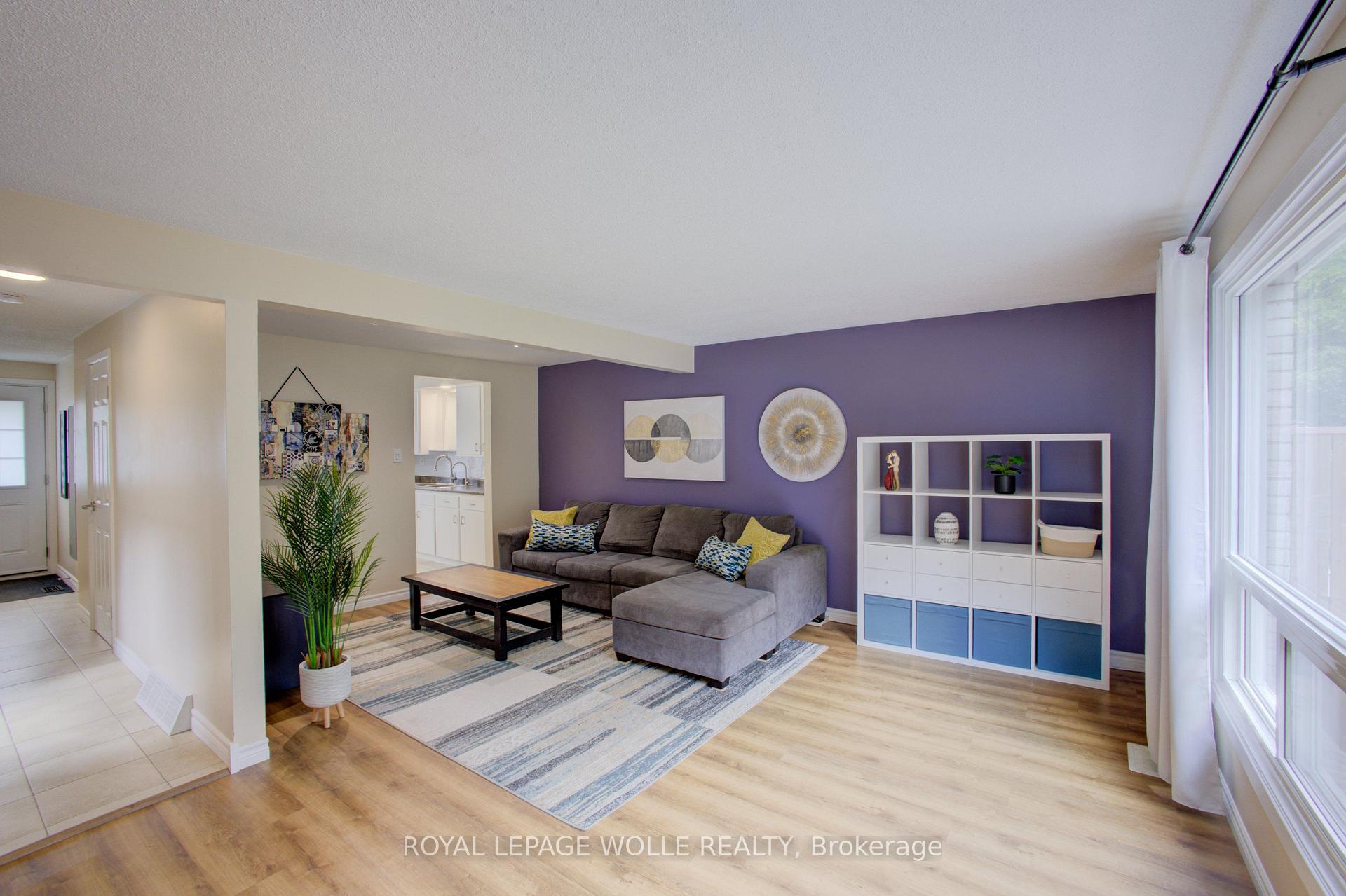 Photo 8 of 426A Dunvegan Drive, Waterloo, Lincoln Village — HOMEH