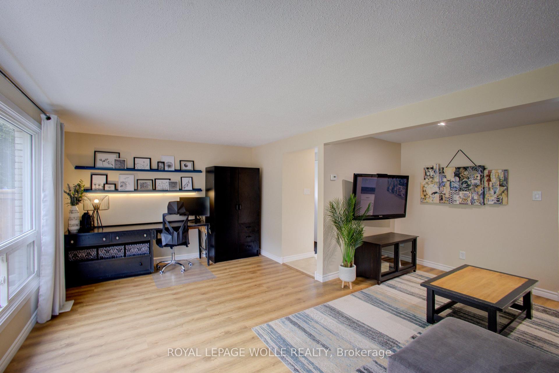 Photo 9 of 426A Dunvegan Drive, Waterloo, Lincoln Village — HOMEH
