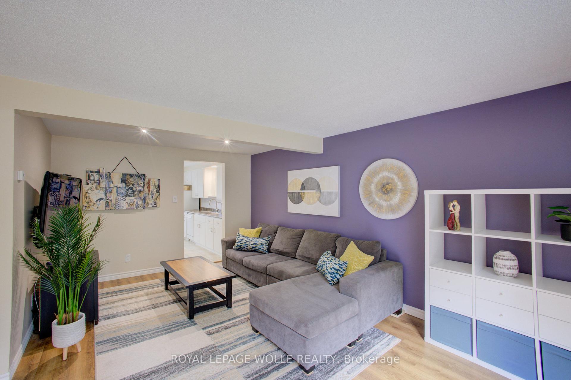 Photo 10 of 426A Dunvegan Drive, Waterloo, Lincoln Village — HOMEH