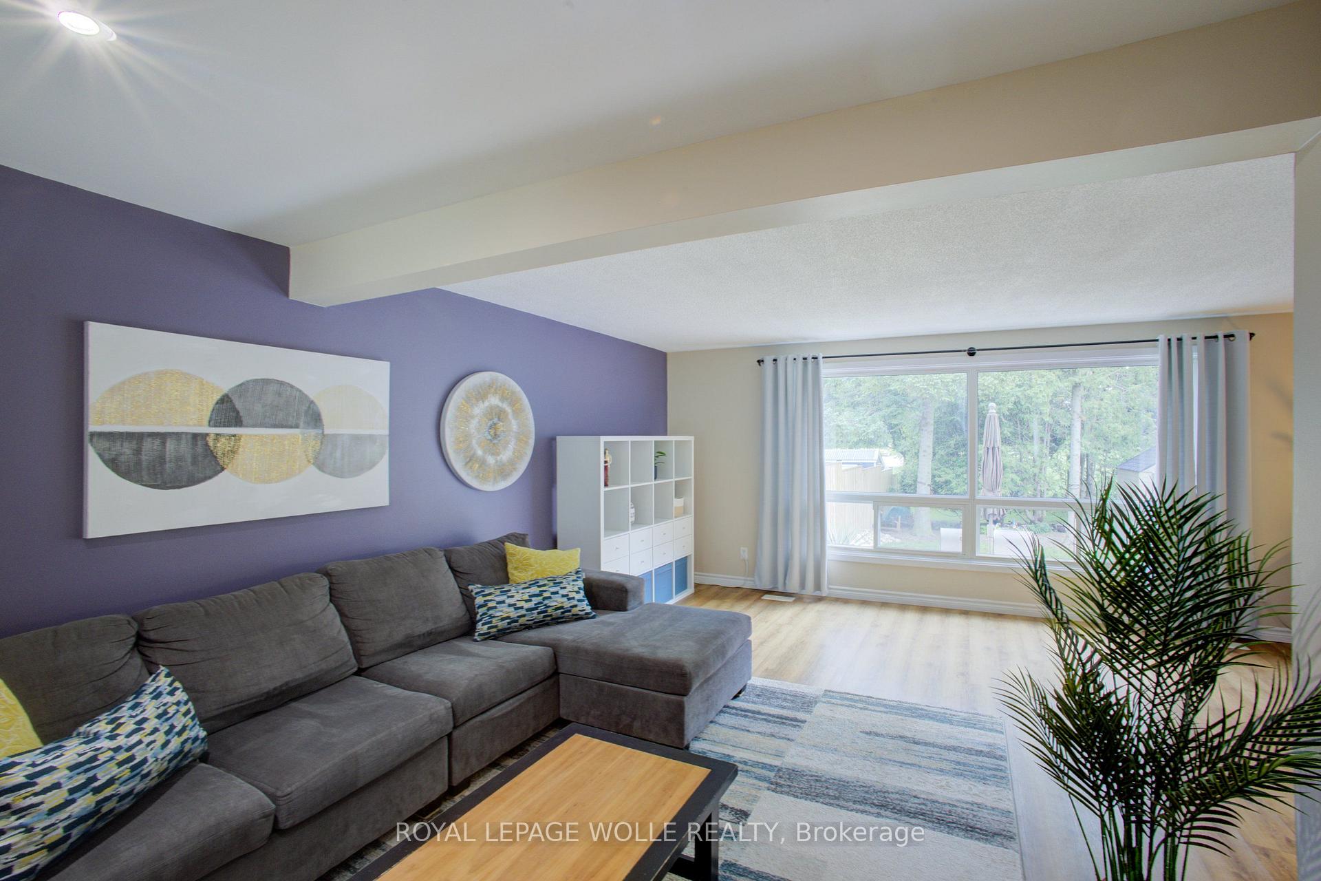 Photo 11 of 426A Dunvegan Drive, Waterloo, Lincoln Village — HOMEH