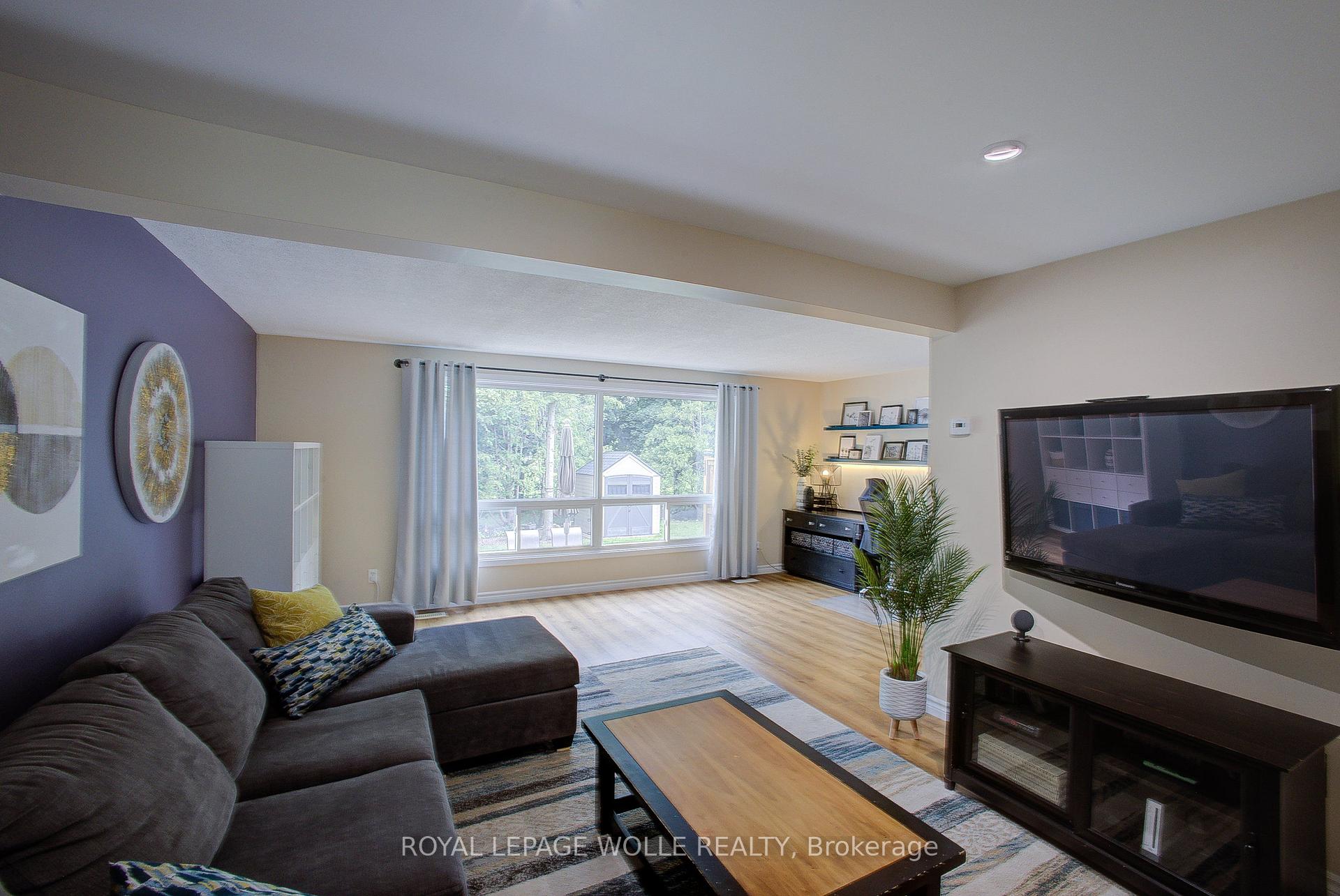 Photo 12 of 426A Dunvegan Drive, Waterloo, Lincoln Village — HOMEH