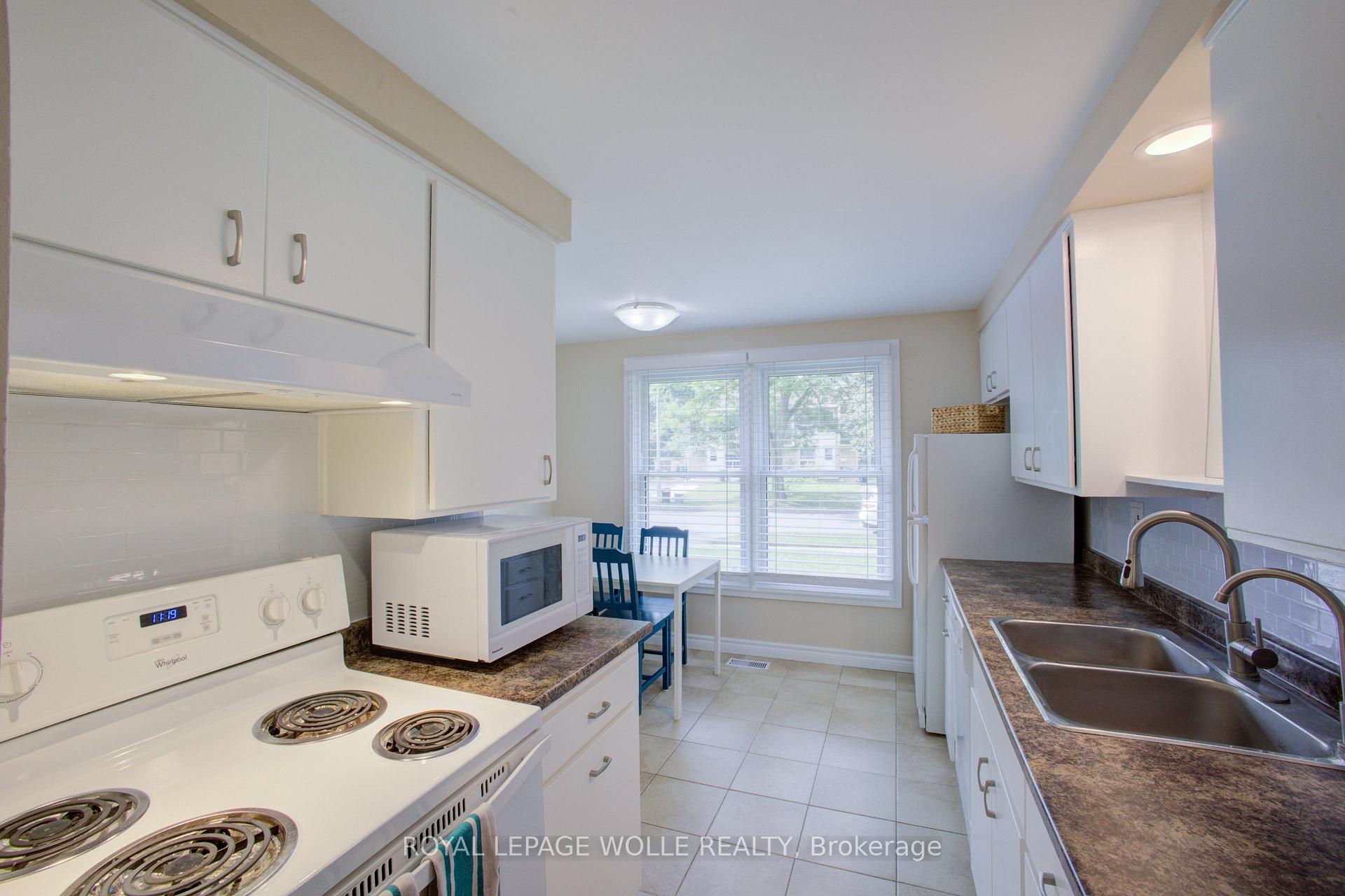 Photo 13 of 426A Dunvegan Drive, Waterloo, Lincoln Village — HOMEH