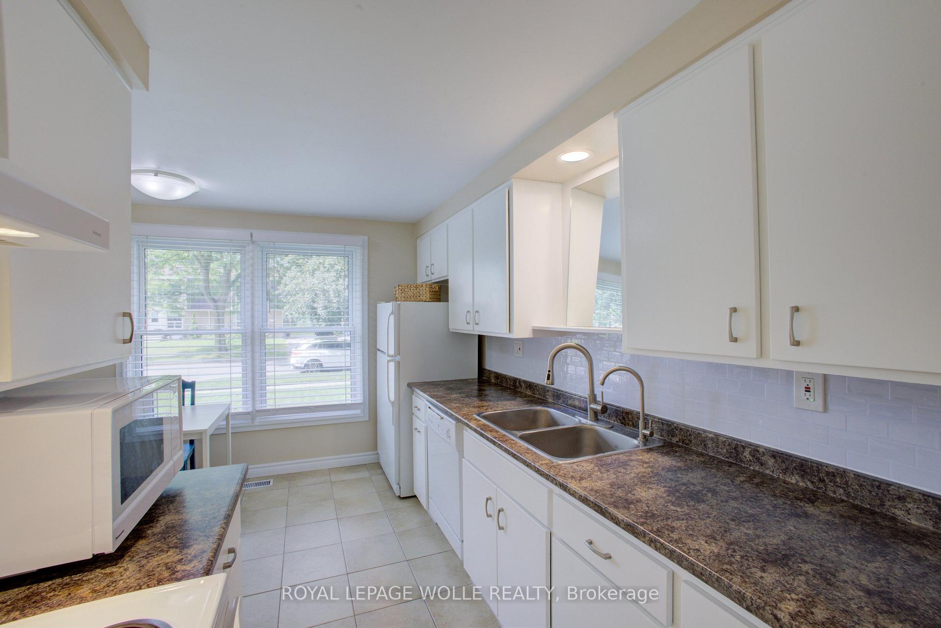 Photo 14 of 426A Dunvegan Drive, Waterloo, Lincoln Village — HOMEH