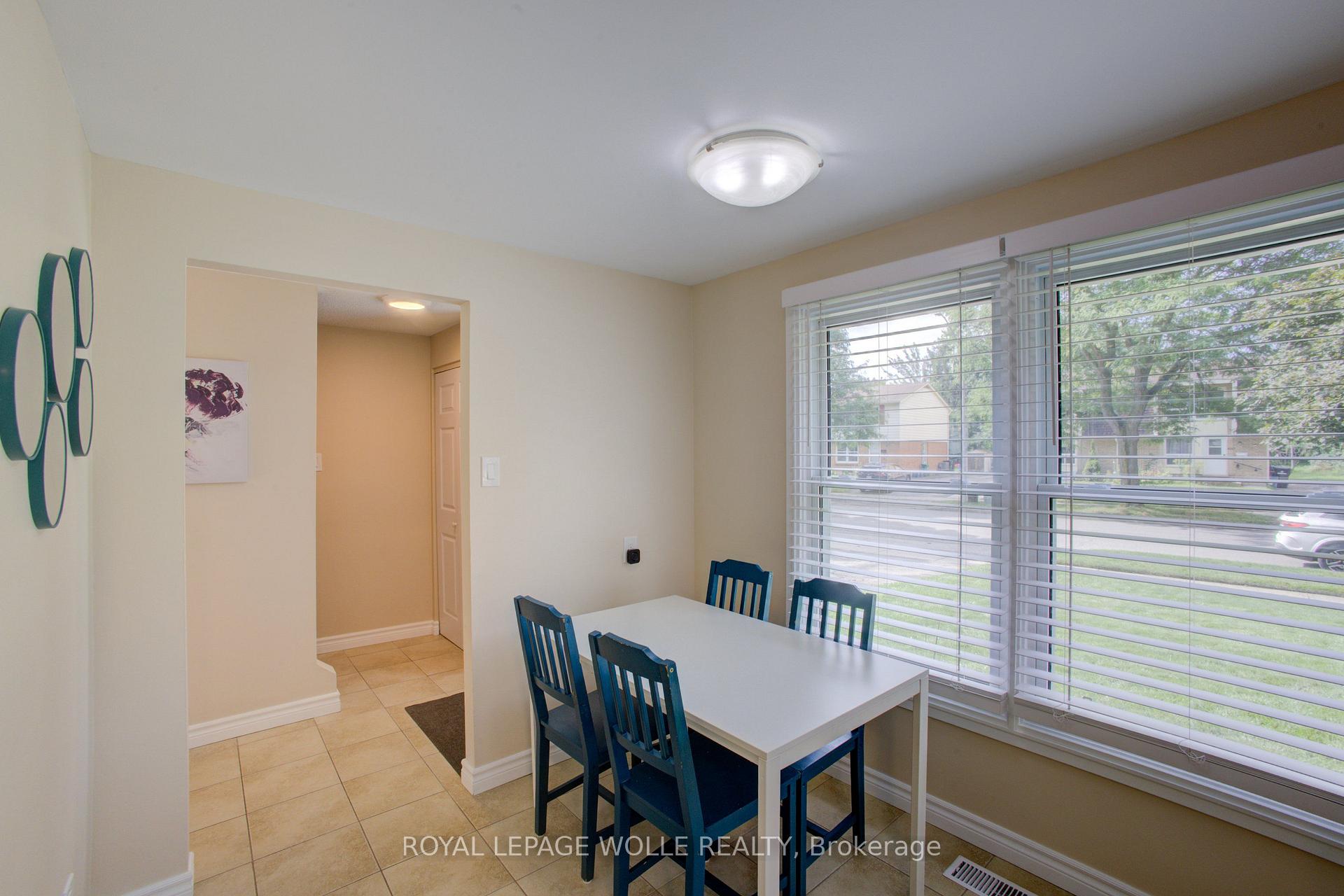 Photo 15 of 426A Dunvegan Drive, Waterloo, Lincoln Village — HOMEH