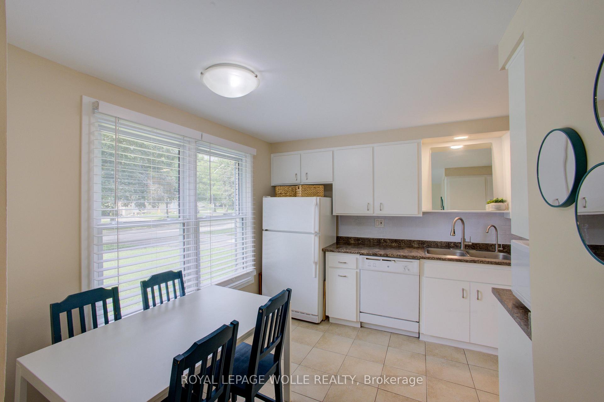 Photo 16 of 426A Dunvegan Drive, Waterloo, Lincoln Village — HOMEH