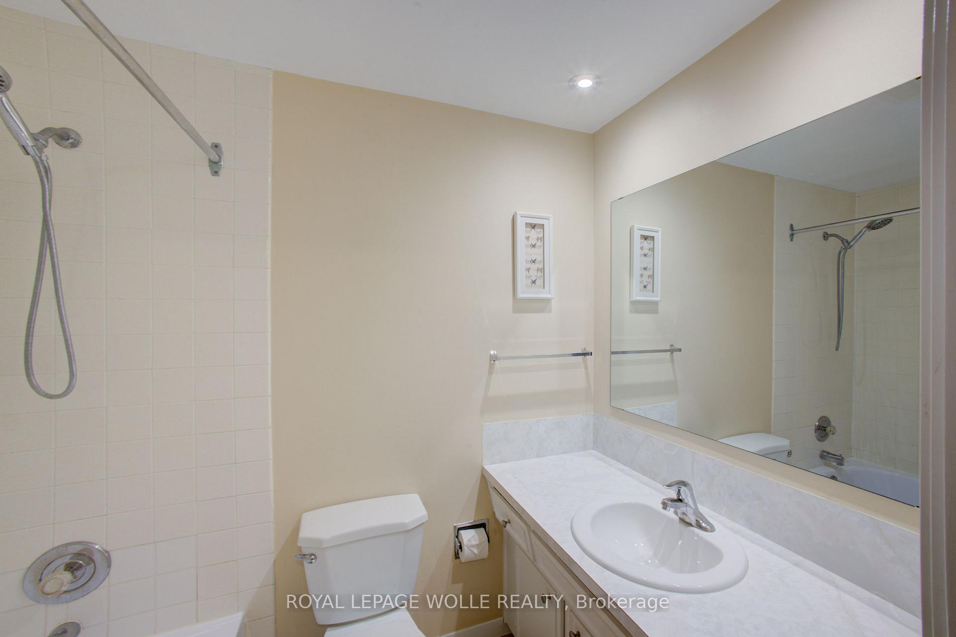 Photo 20 of 426A Dunvegan Drive, Waterloo, Lincoln Village — HOMEH