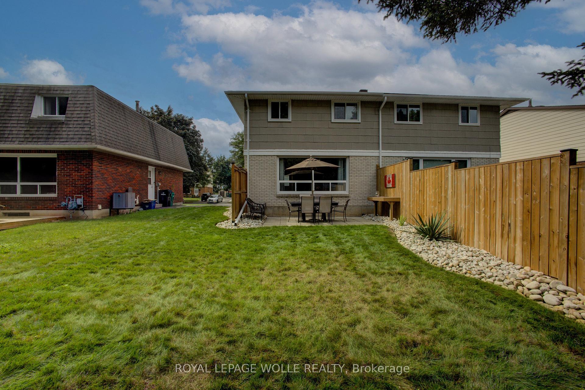 Photo 28 of 426A Dunvegan Drive, Waterloo, Lincoln Village — HOMEH