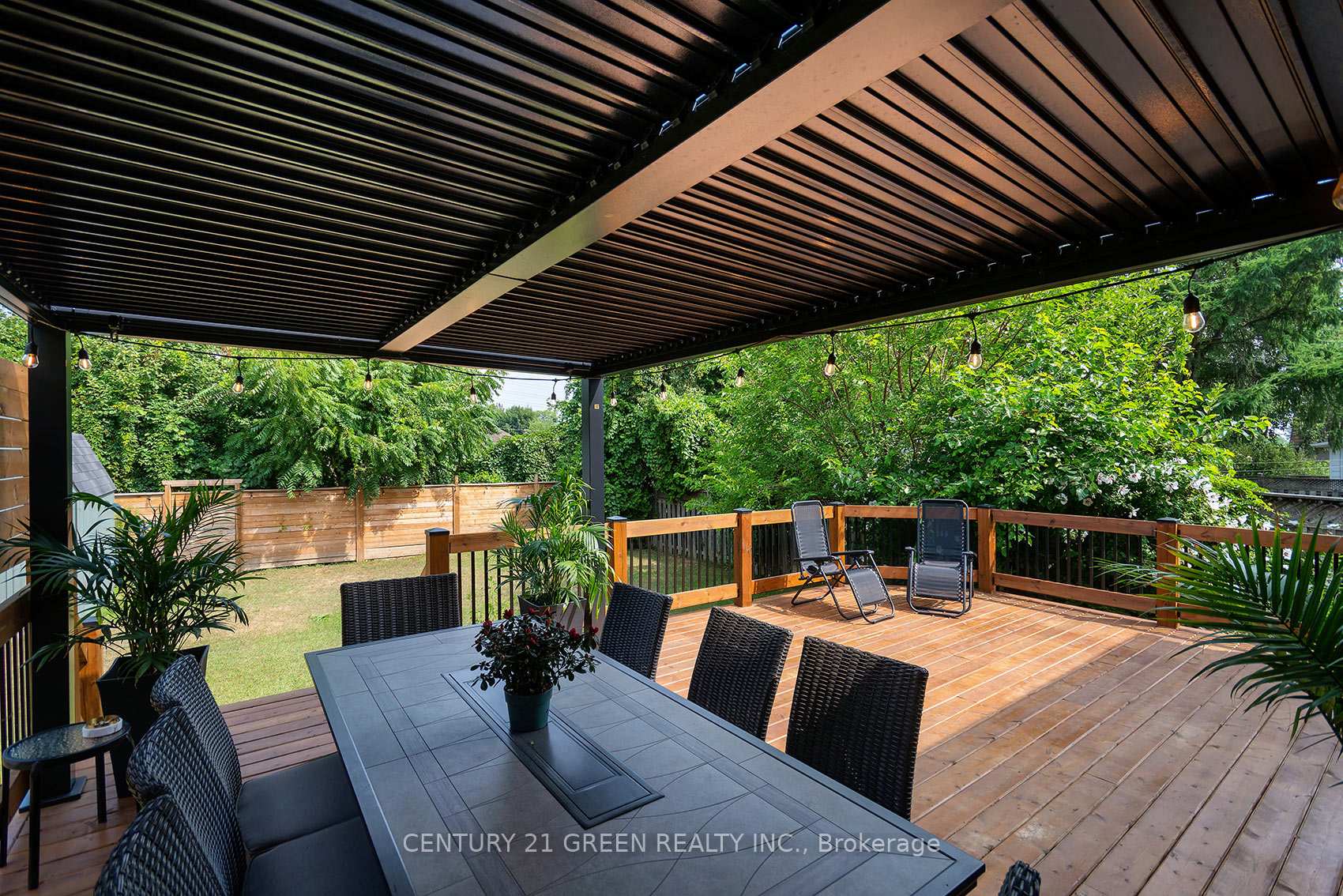 Photo 3 of 32 Castlebar Road, Etobicoke, Stonegate-Queensway — HOMEH