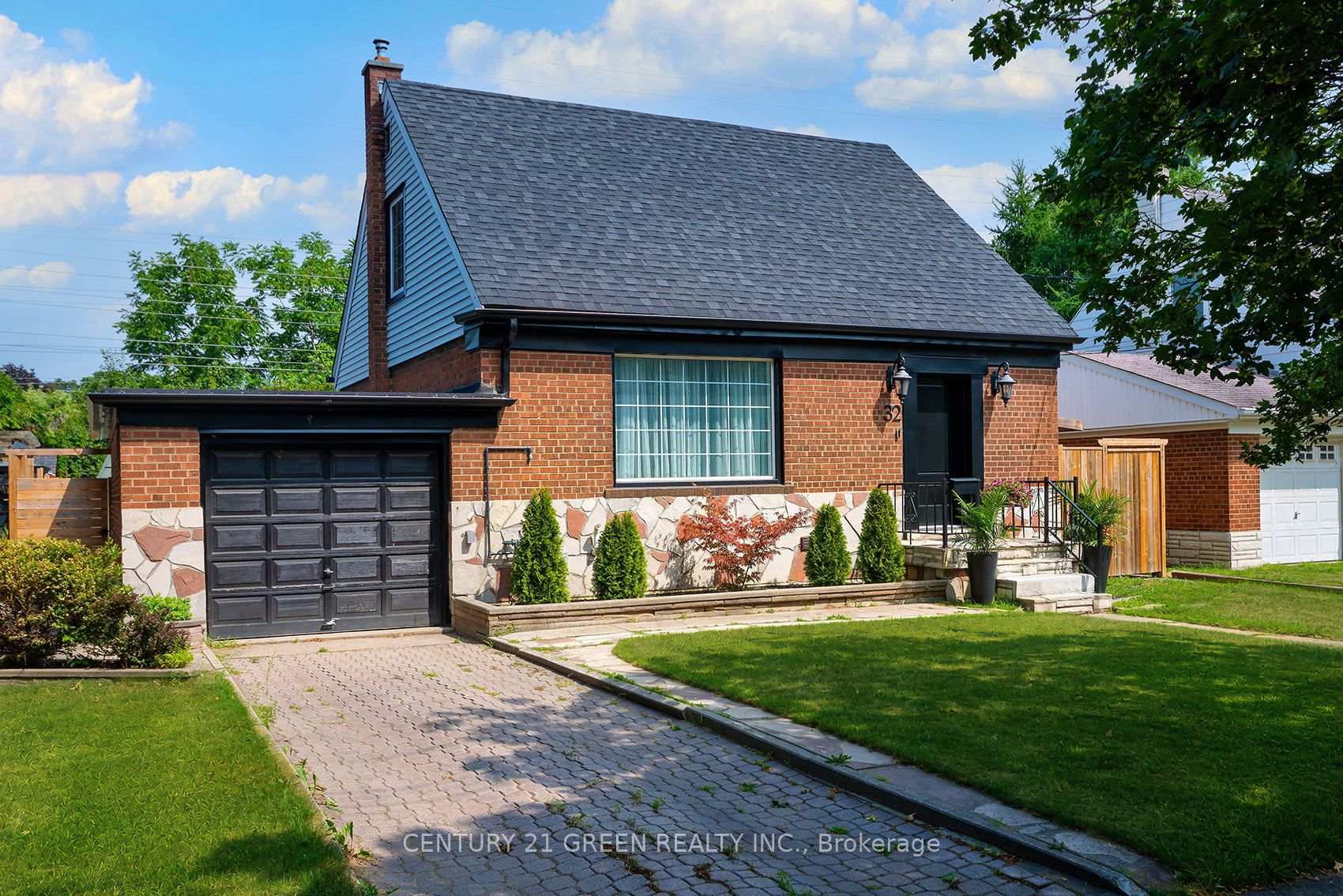Photo 1 of 32 Castlebar Road, Etobicoke, Stonegate-Queensway — HOMEH