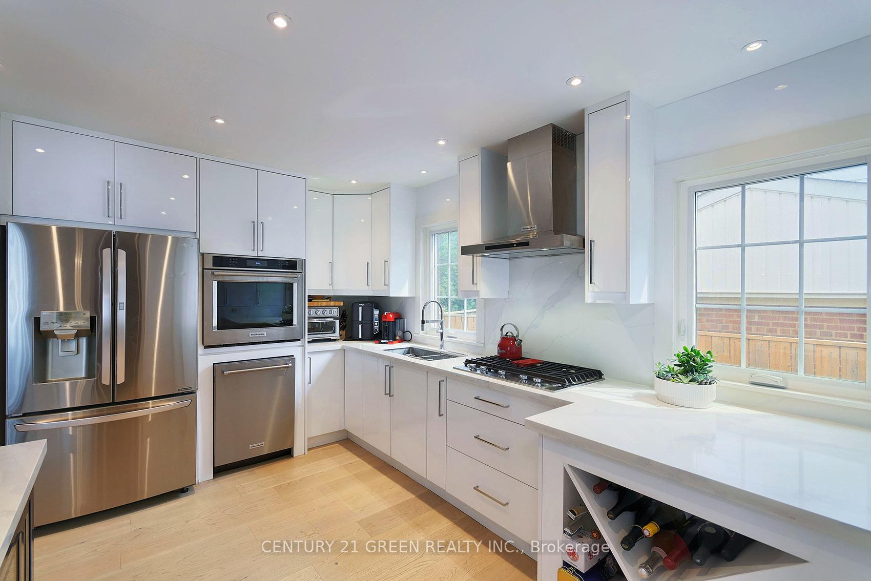 Photo 5 of 32 Castlebar Road, Etobicoke, Stonegate-Queensway — HOMEH