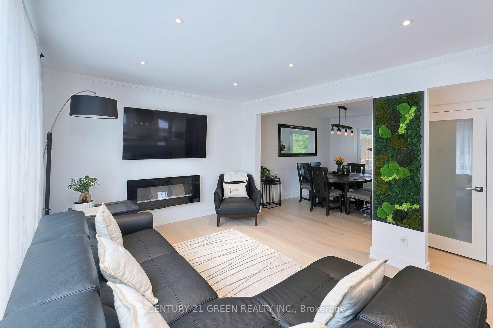Photo 6 of 32 Castlebar Road, Etobicoke, Stonegate-Queensway — HOMEH