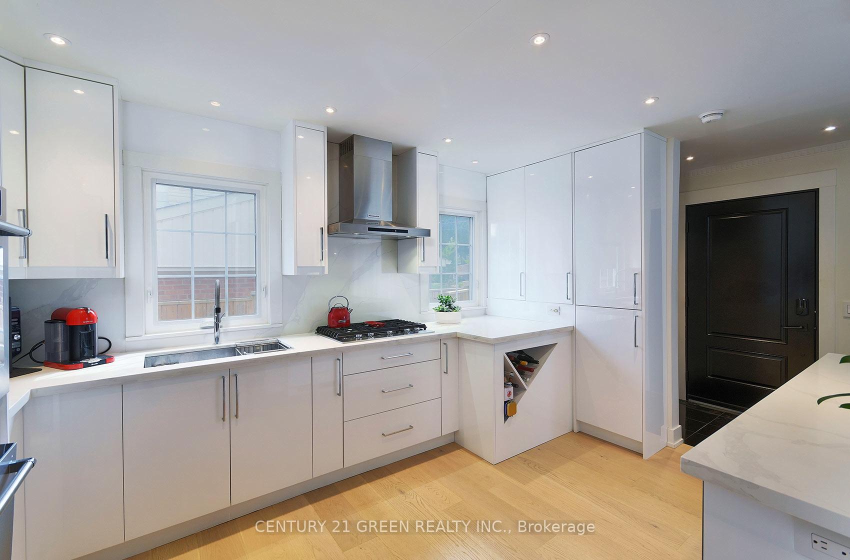 Photo 11 of 32 Castlebar Road, Etobicoke, Stonegate-Queensway — HOMEH