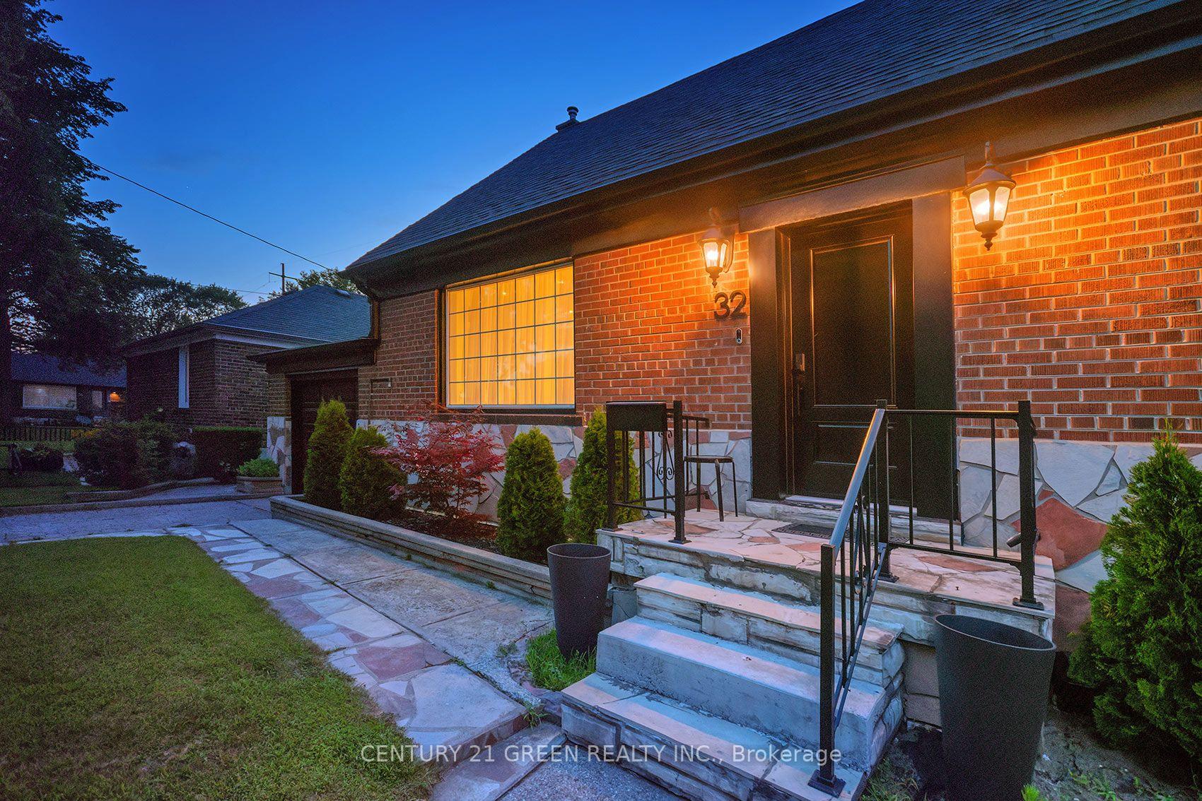 Photo 13 of 32 Castlebar Road, Etobicoke, Stonegate-Queensway — HOMEH