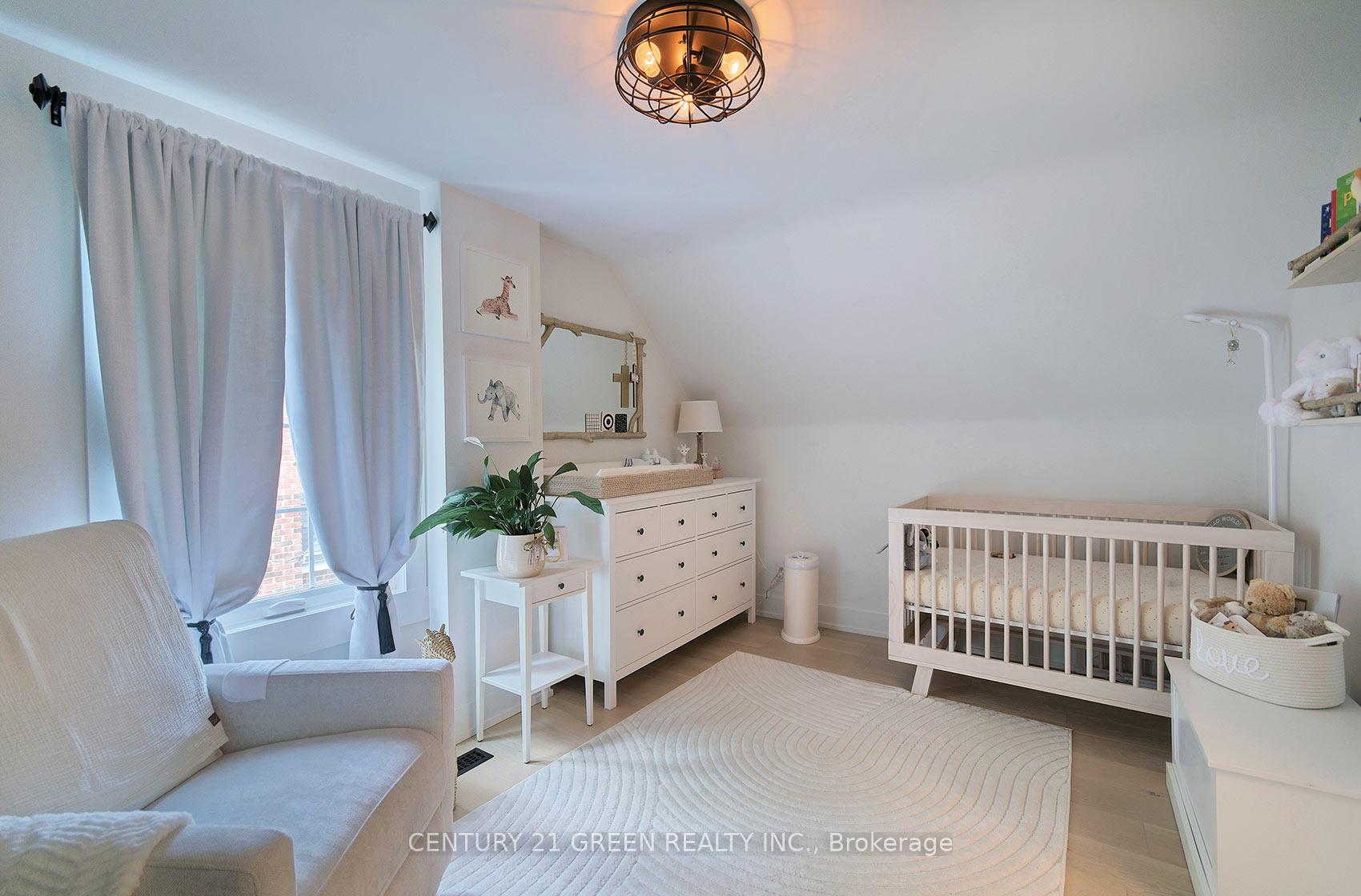 Photo 14 of 32 Castlebar Road, Etobicoke, Stonegate-Queensway — HOMEH