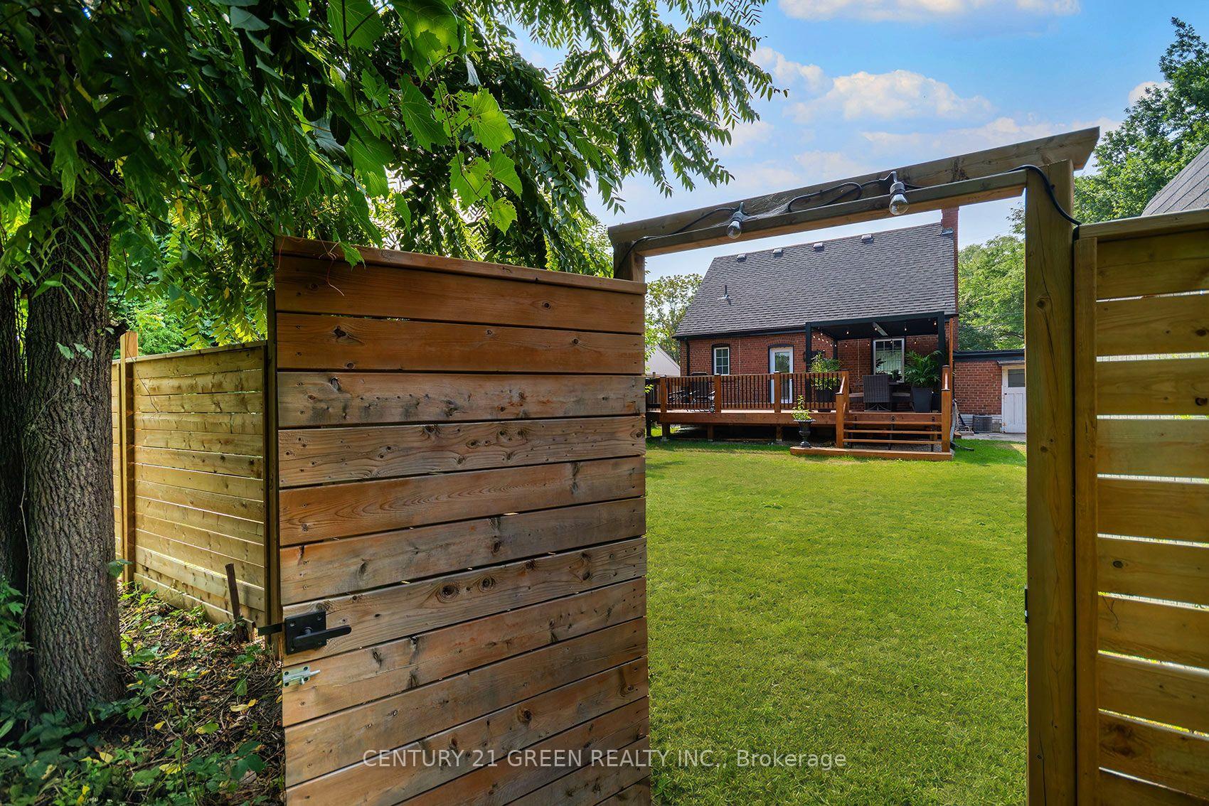 Photo 16 of 32 Castlebar Road, Etobicoke, Stonegate-Queensway — HOMEH