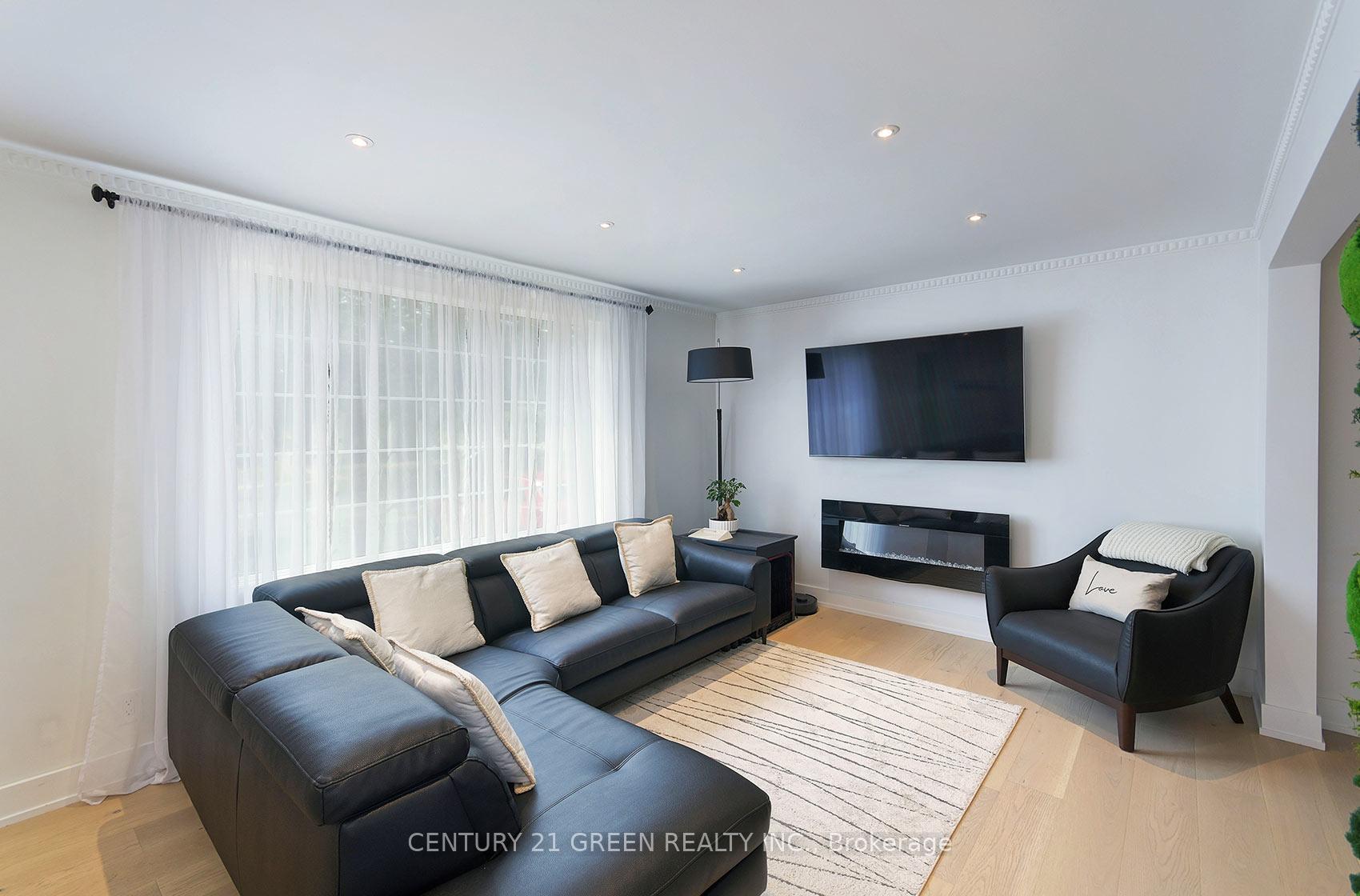 Photo 18 of 32 Castlebar Road, Etobicoke, Stonegate-Queensway — HOMEH