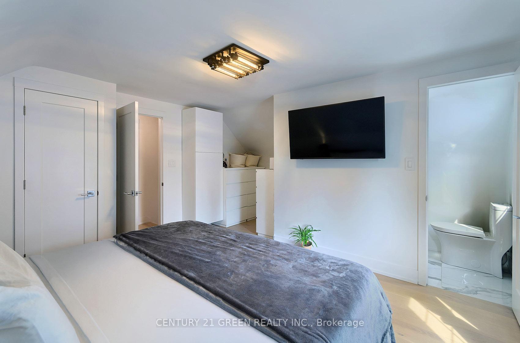 Photo 21 of 32 Castlebar Road, Etobicoke, Stonegate-Queensway — HOMEH
