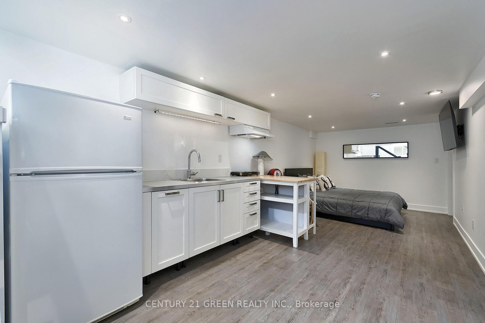 Photo 42 of 32 Castlebar Road, Etobicoke, Stonegate-Queensway — HOMEH