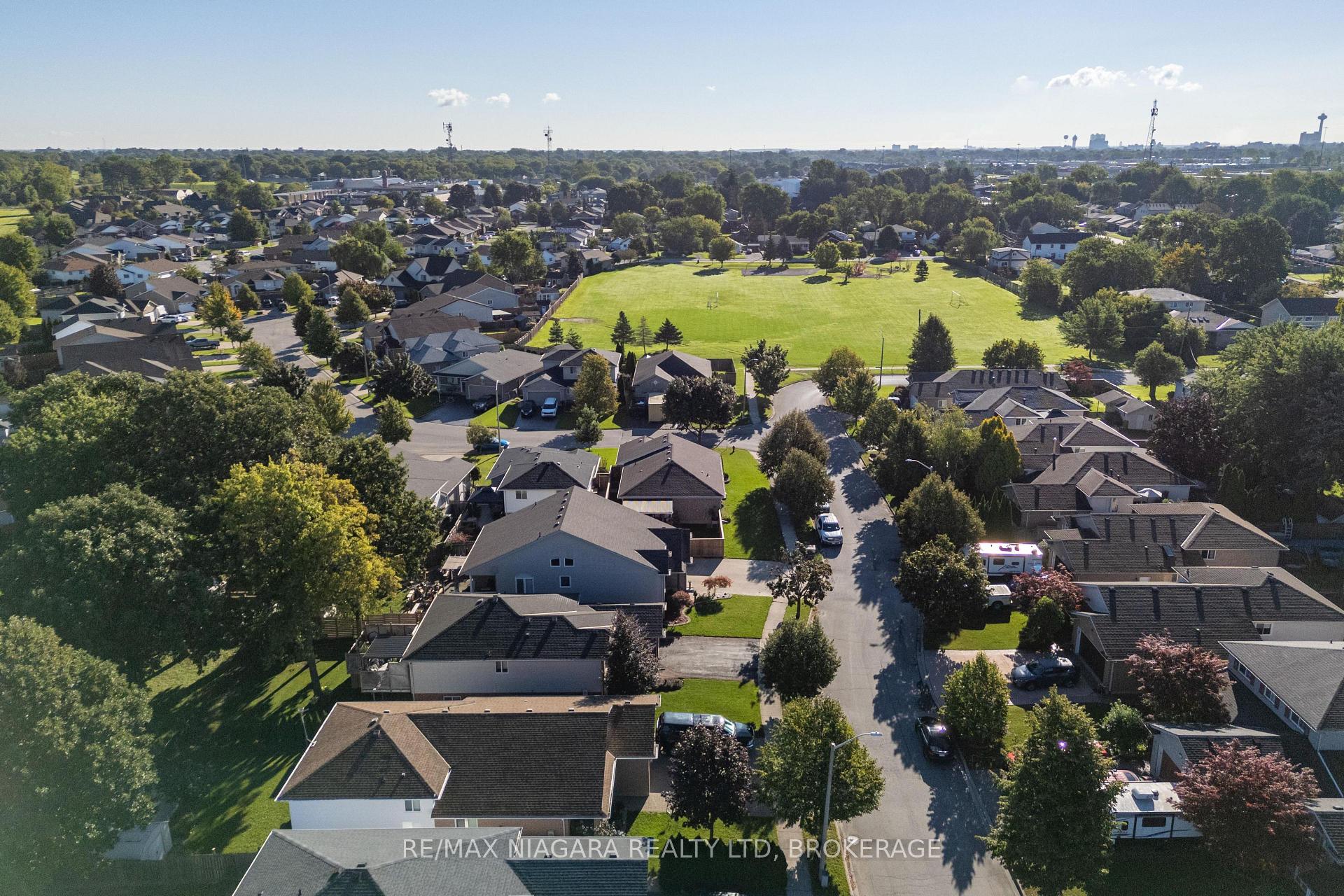 Photo 3 of 7919 Fleming Drive, Niagara Falls, Ascot — HOMEH