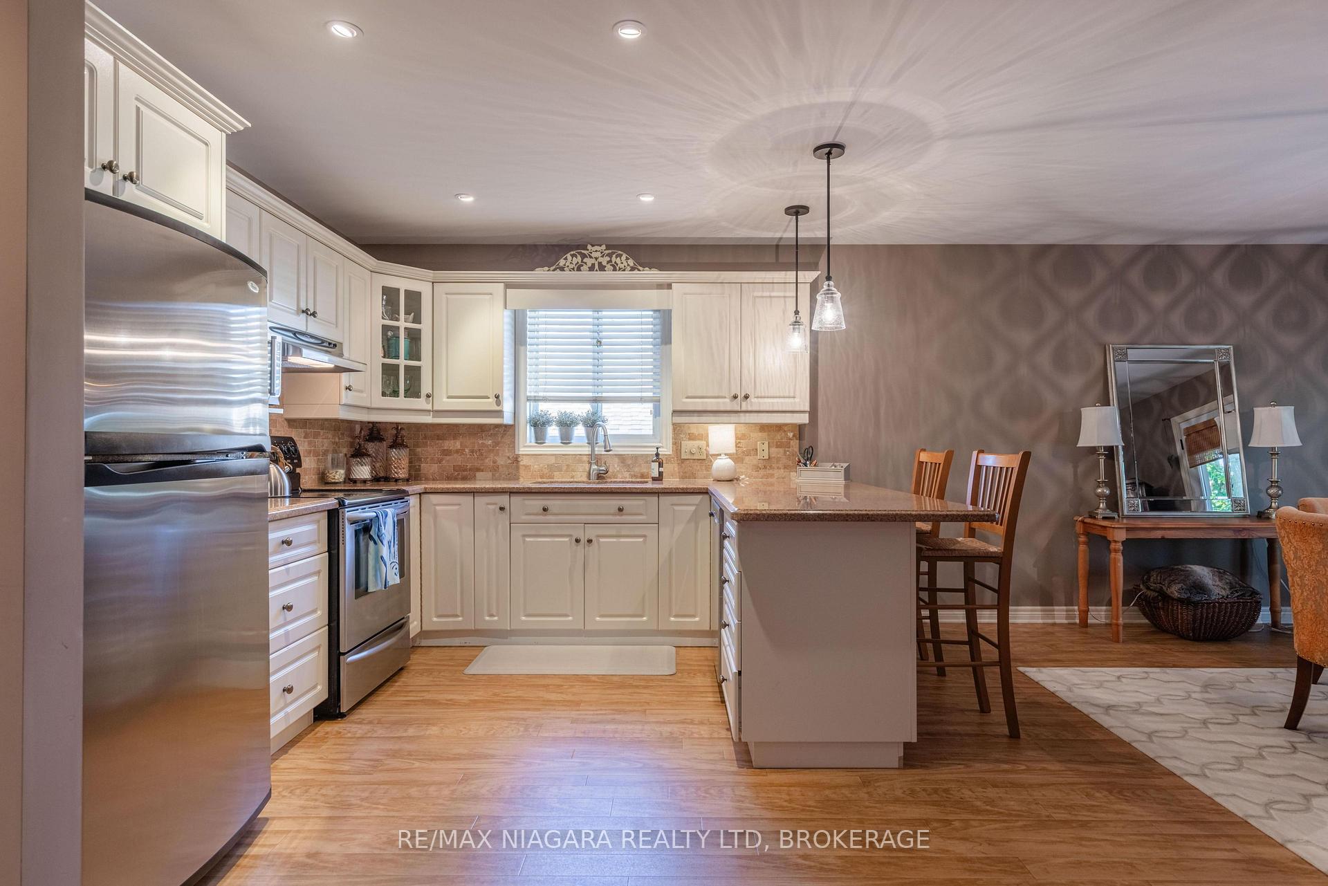 Photo 7 of 7919 Fleming Drive, Niagara Falls, Ascot — HOMEH