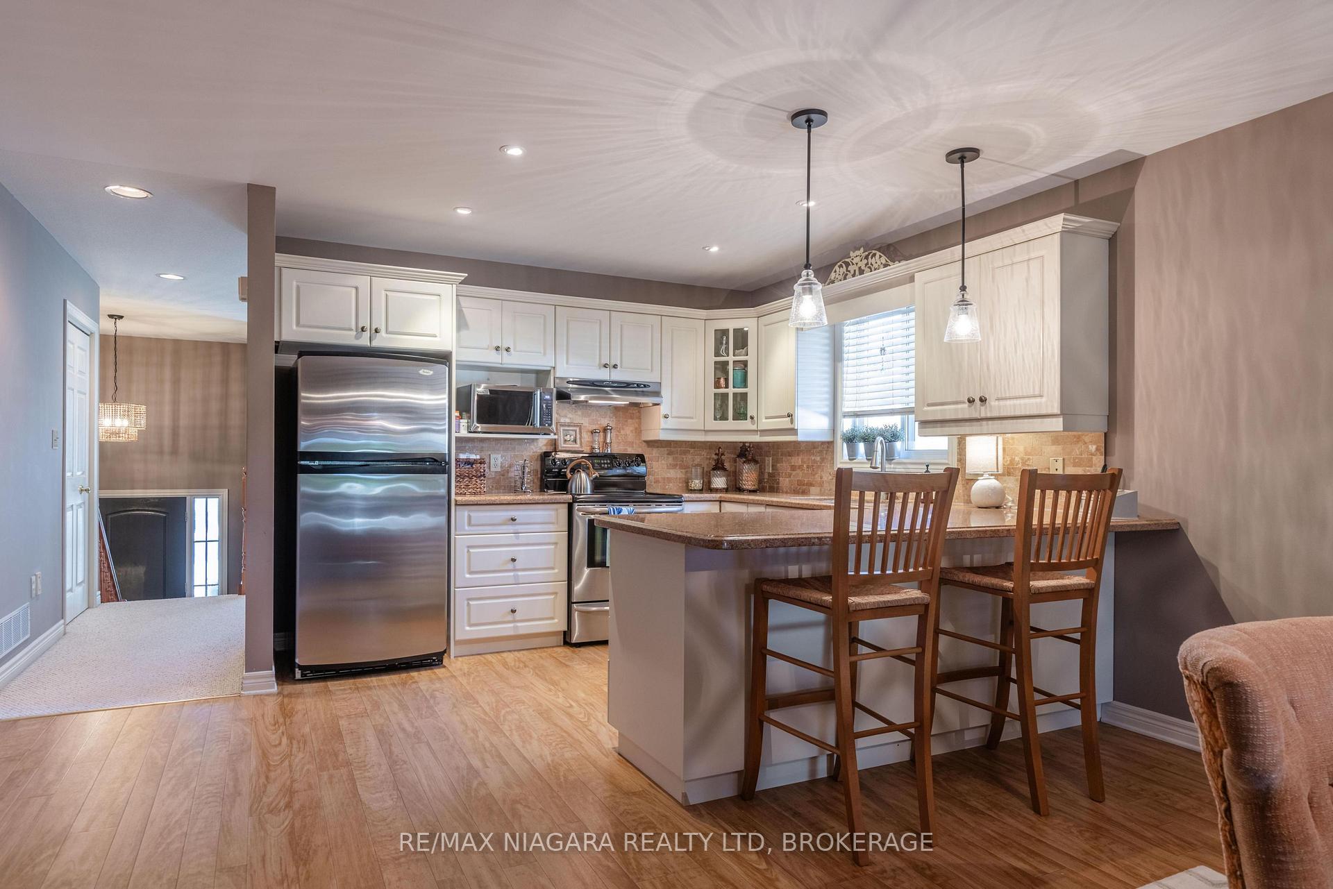 Photo 8 of 7919 Fleming Drive, Niagara Falls, Ascot — HOMEH