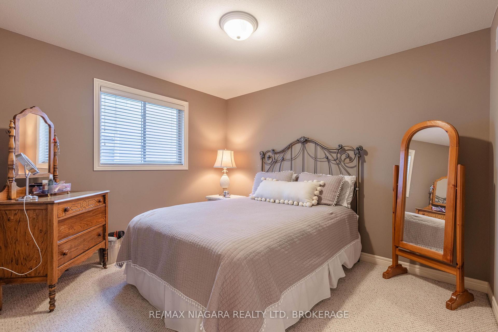 Photo 15 of 7919 Fleming Drive, Niagara Falls, Ascot — HOMEH