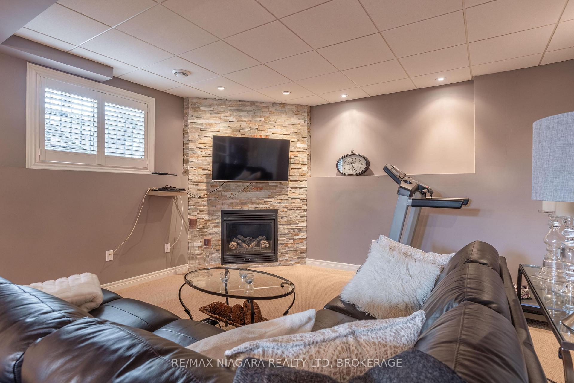 Photo 21 of 7919 Fleming Drive, Niagara Falls, Ascot — HOMEH
