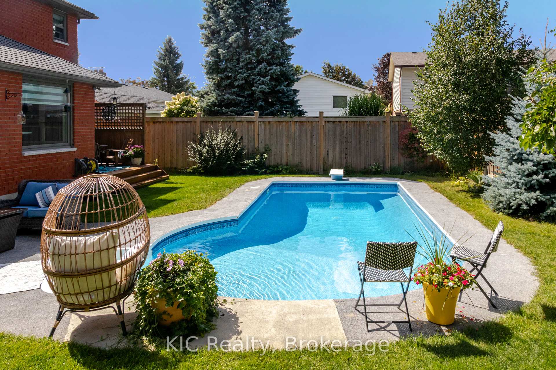 Photo 2 of 2138 Lorraine Drive, Peterborough, Northcrest Ward 5 — HOMEH