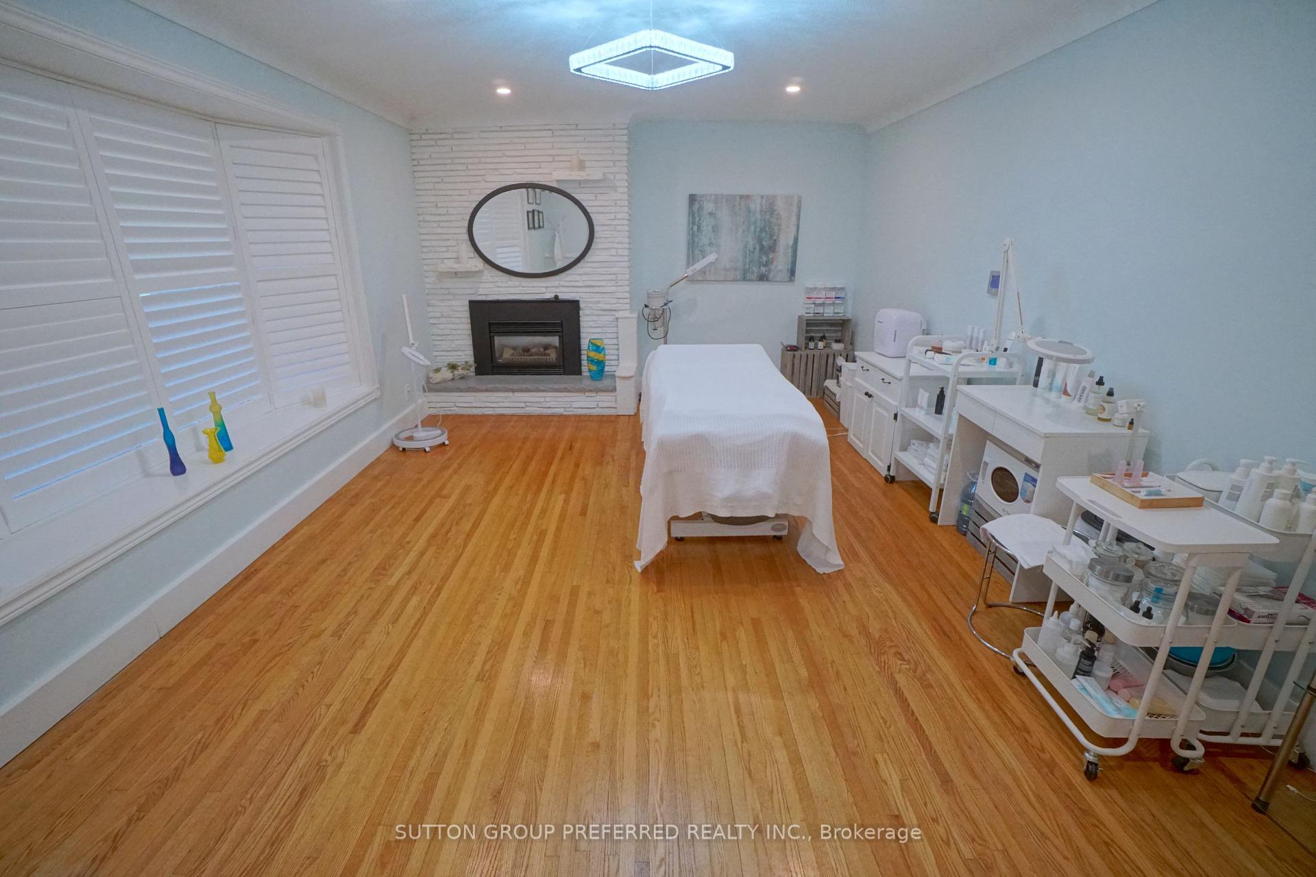 Photo 10 of 7 Metamora Crescent, London, North J — HOMEH