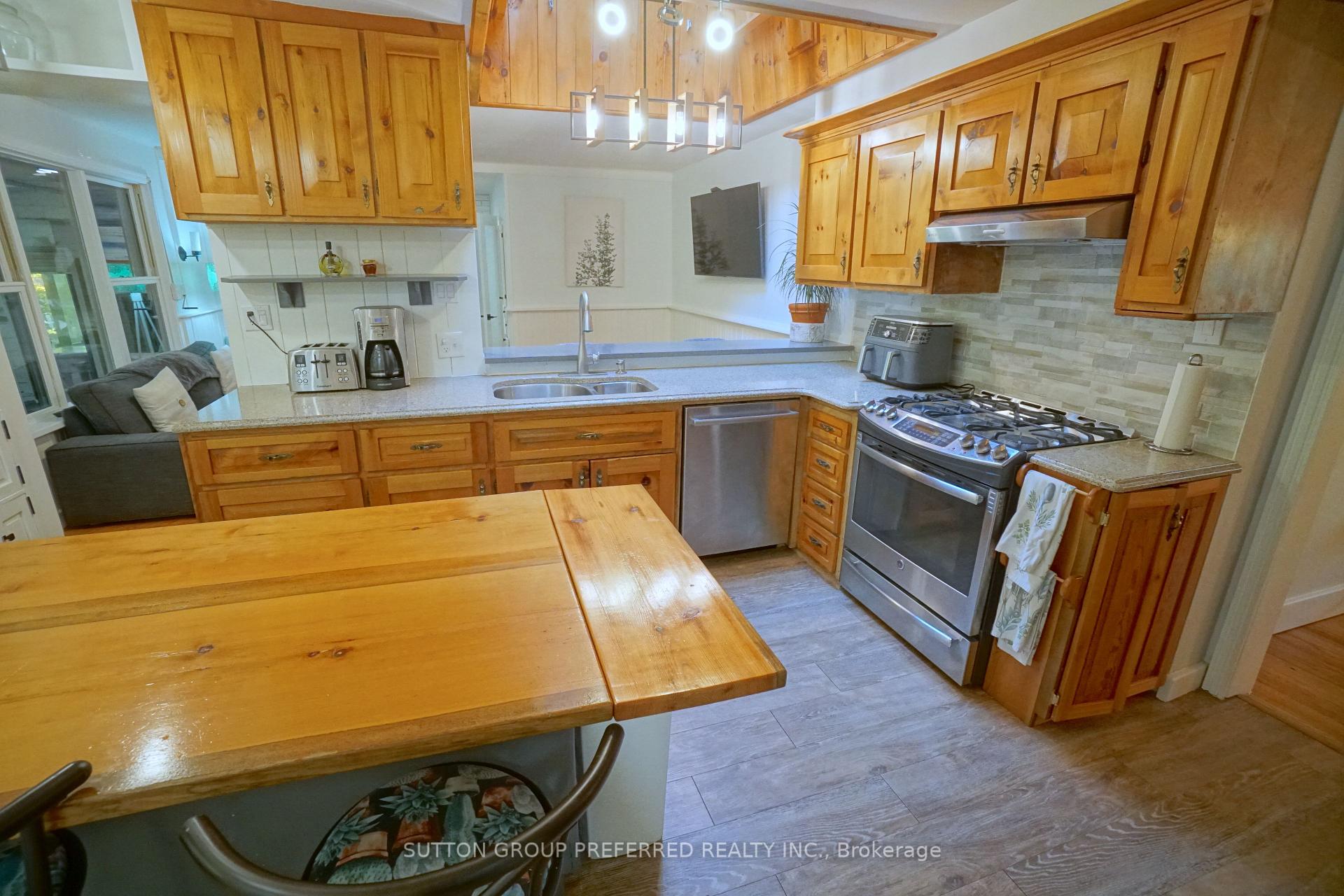 Photo 21 of 7 Metamora Crescent, London, North J — HOMEH