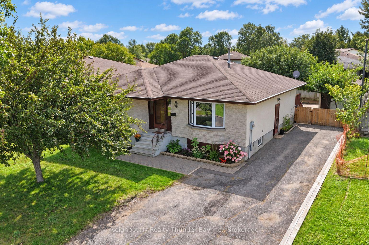 Photo 2 of 207 London Drive, Thunder Bay, Dawson Heights — HOMEH
