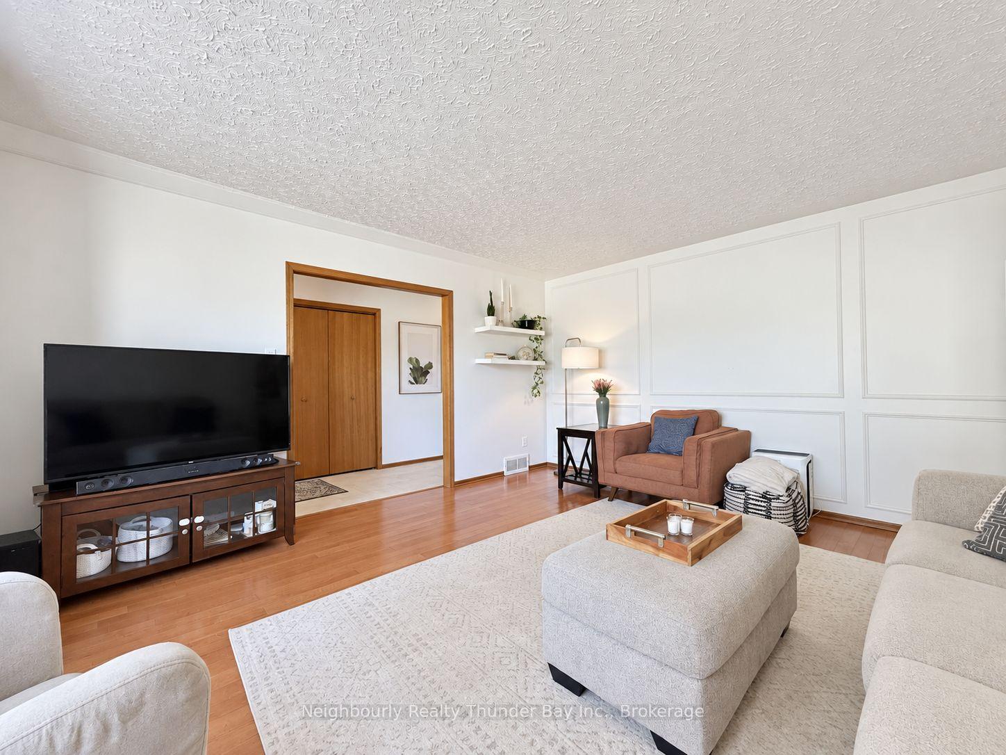 Photo 4 of 207 London Drive, Thunder Bay, Dawson Heights — HOMEH