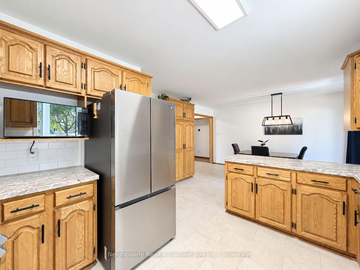 Photo 9 of 207 London Drive, Thunder Bay, Dawson Heights — HOMEH