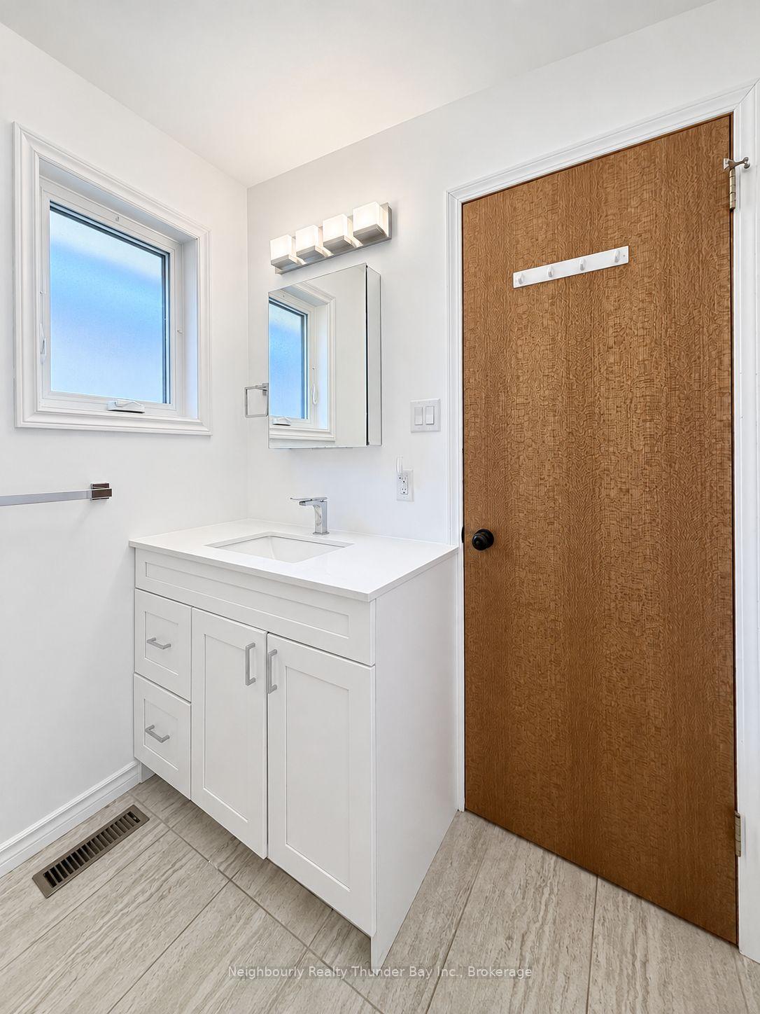 Photo 14 of 207 London Drive, Thunder Bay, Dawson Heights — HOMEH
