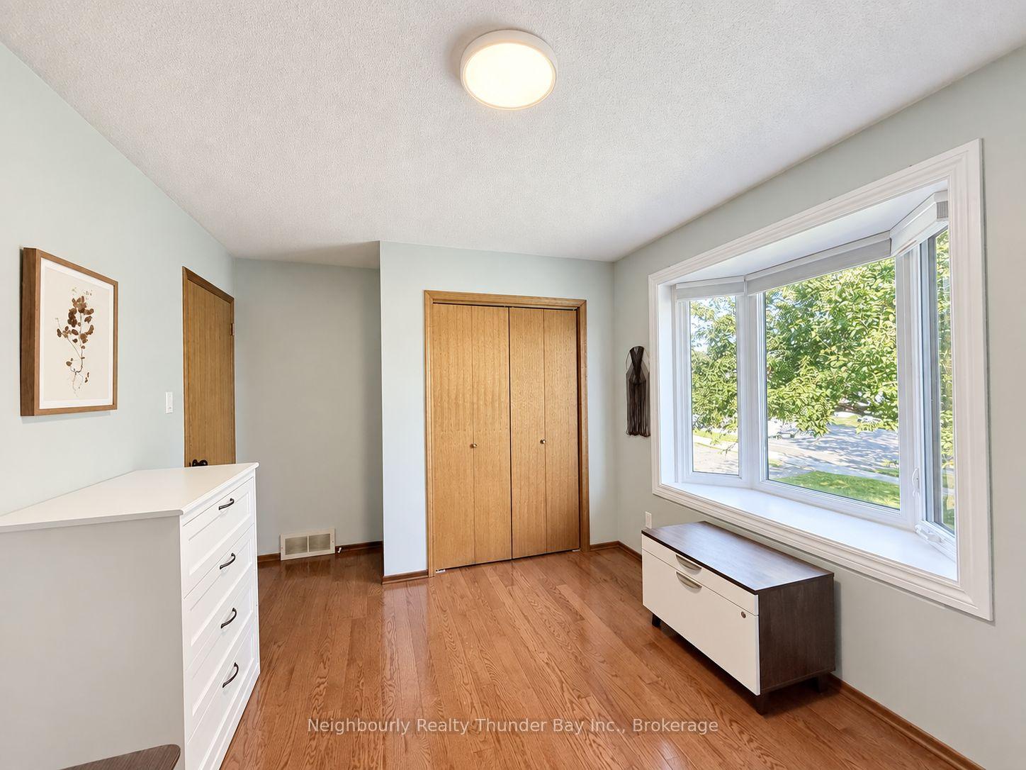 Photo 18 of 207 London Drive, Thunder Bay, Dawson Heights — HOMEH
