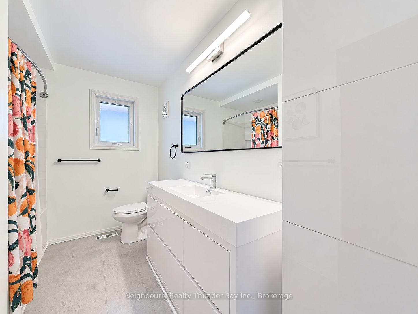 Photo 19 of 207 London Drive, Thunder Bay, Dawson Heights — HOMEH