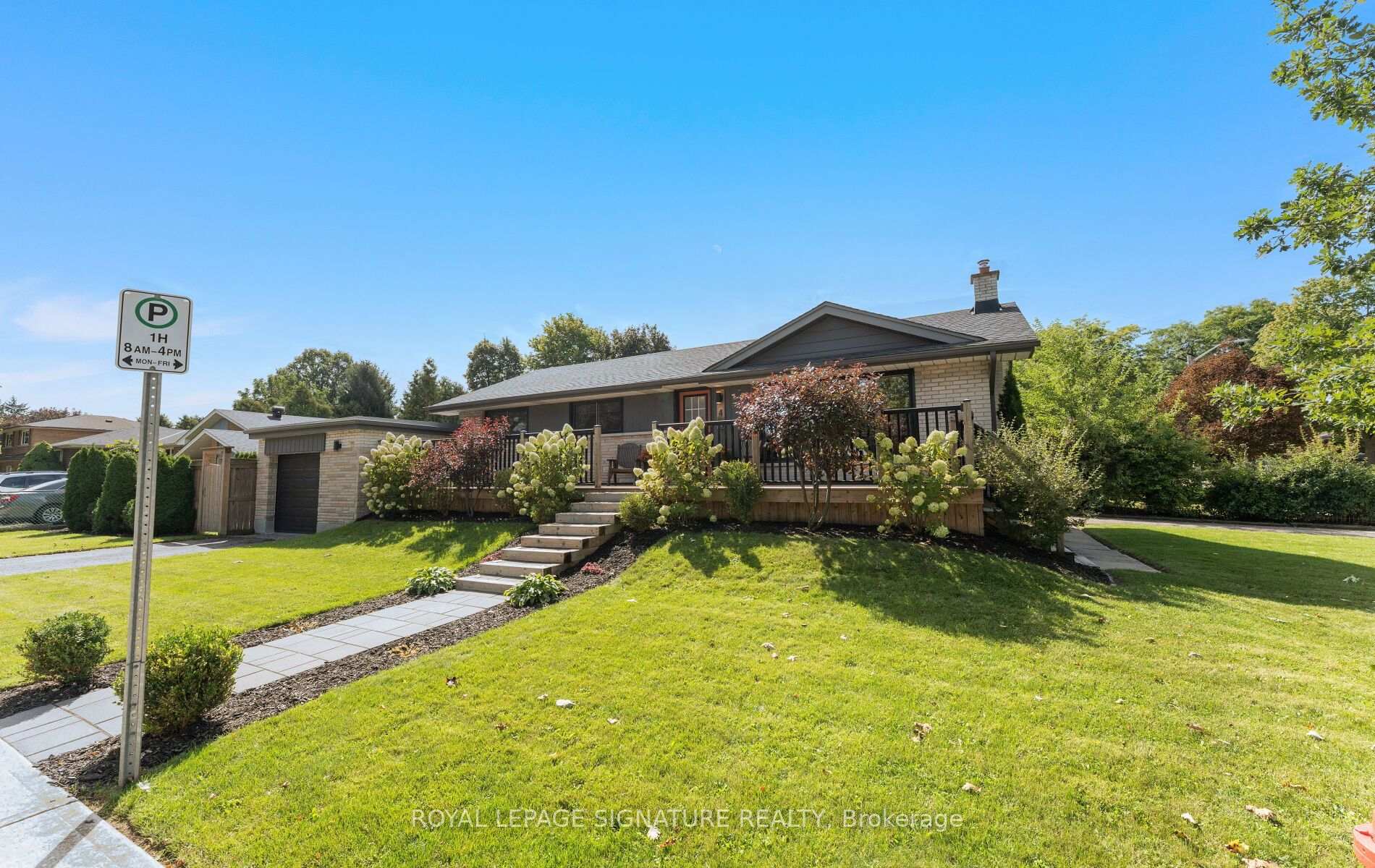 Photo 2 of 4 Algoma Crescent, Hamilton, Buchanan — HOMEH