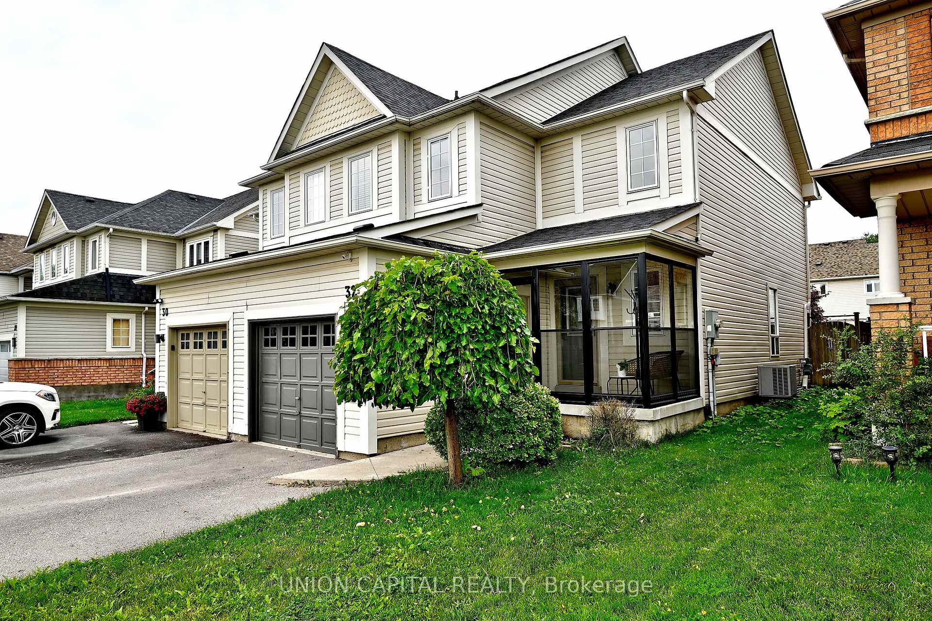 Photo 2 of 32 Regatta Crescent, Whitby, Port Whitby — HOMEH