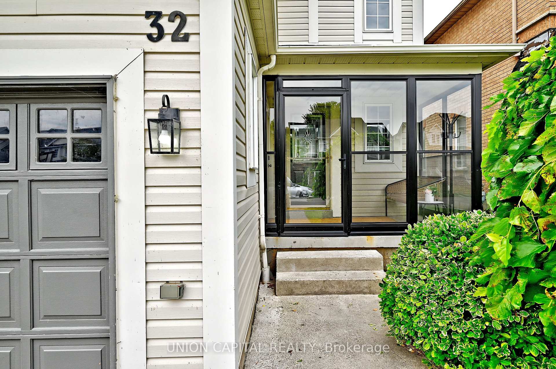 Photo 3 of 32 Regatta Crescent, Whitby, Port Whitby — HOMEH