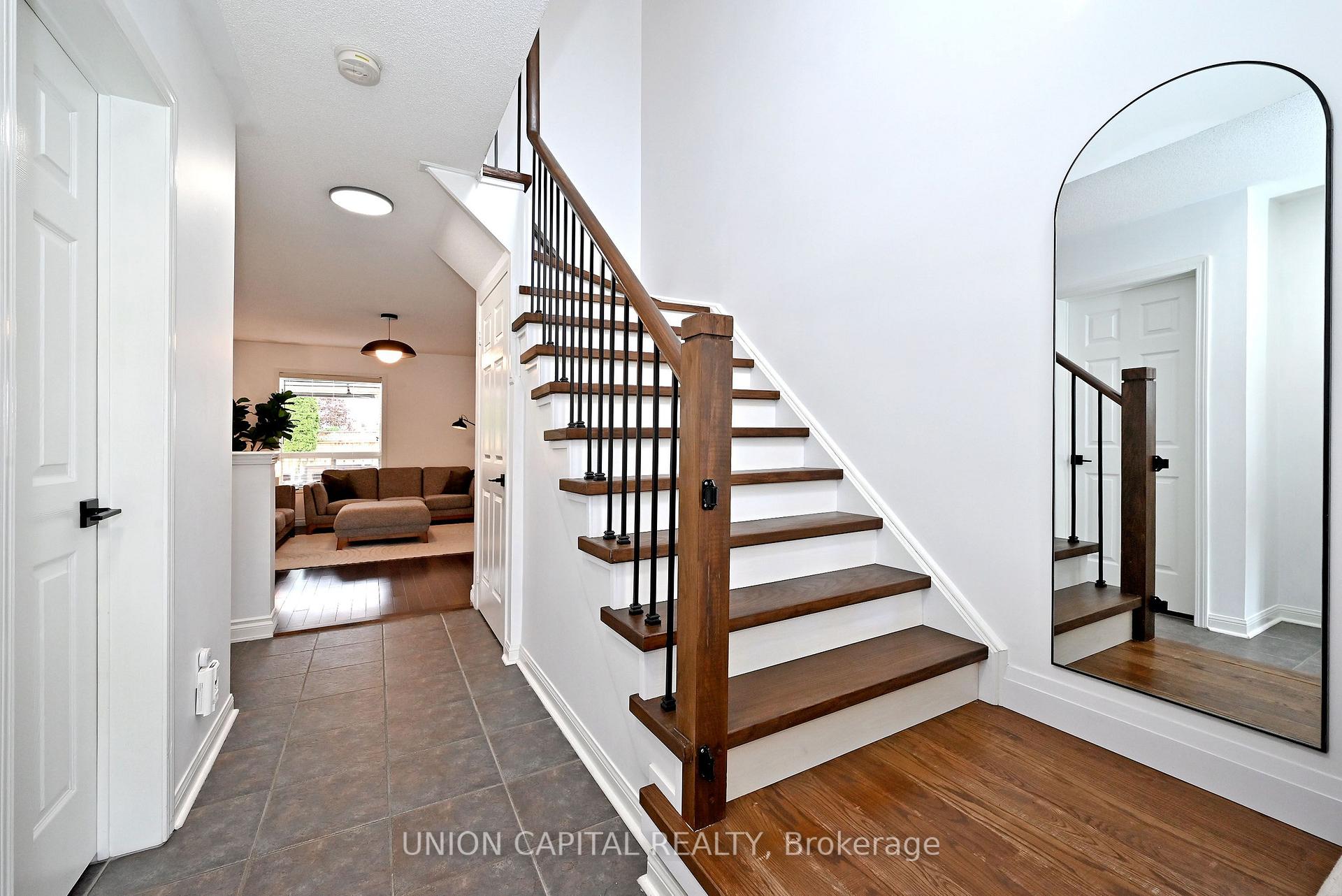 Photo 5 of 32 Regatta Crescent, Whitby, Port Whitby — HOMEH
