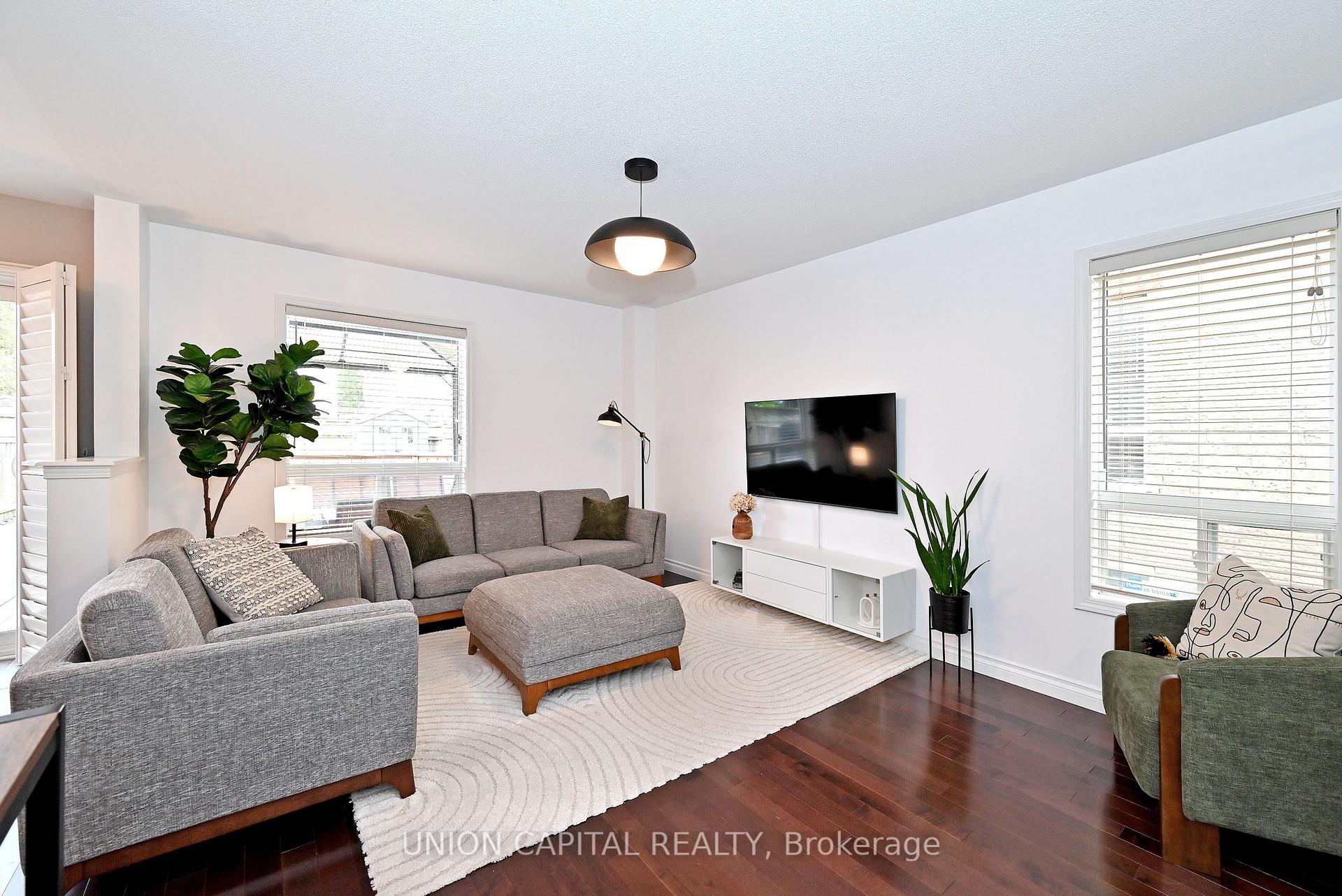 Photo 10 of 32 Regatta Crescent, Whitby, Port Whitby — HOMEH
