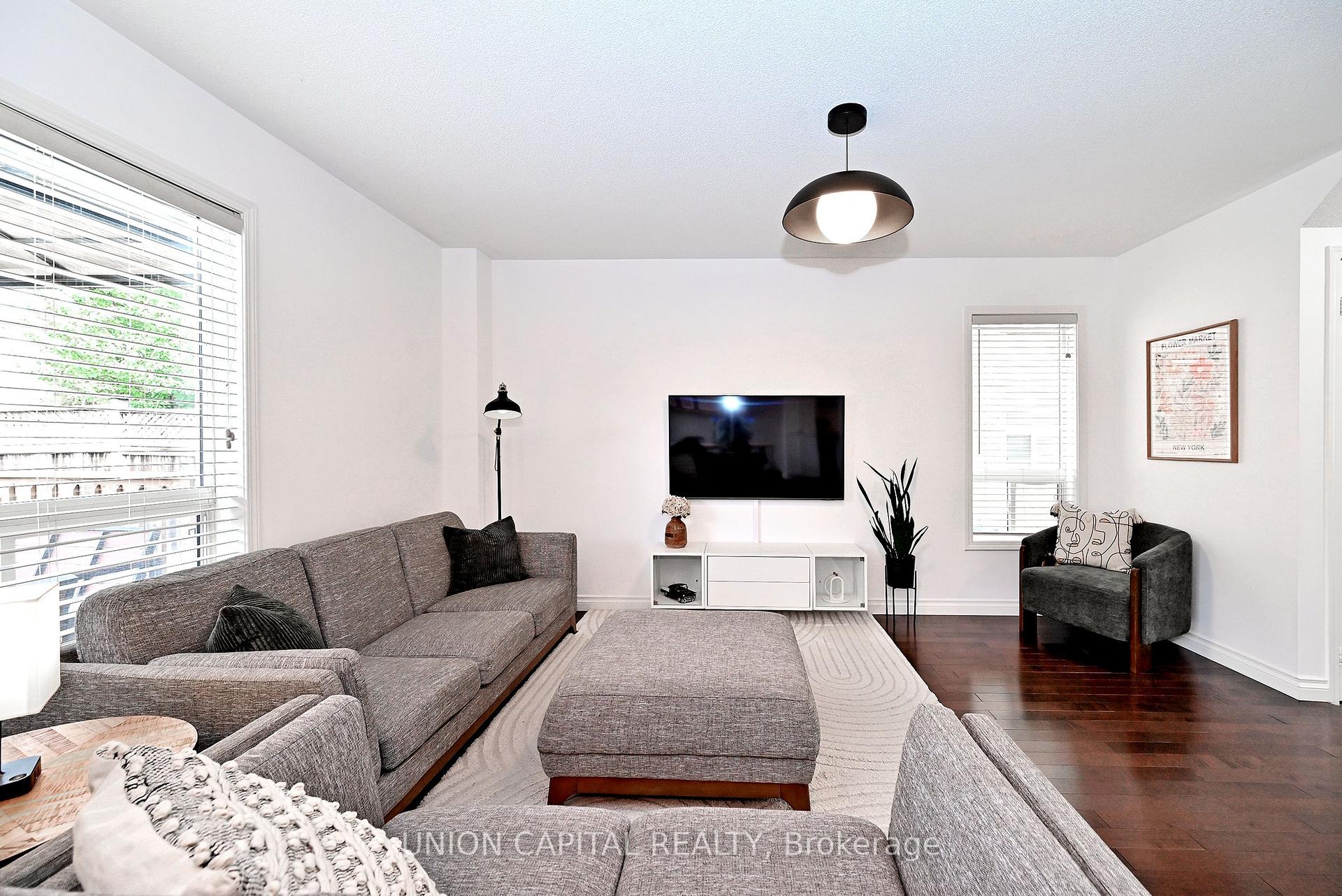 Photo 11 of 32 Regatta Crescent, Whitby, Port Whitby — HOMEH