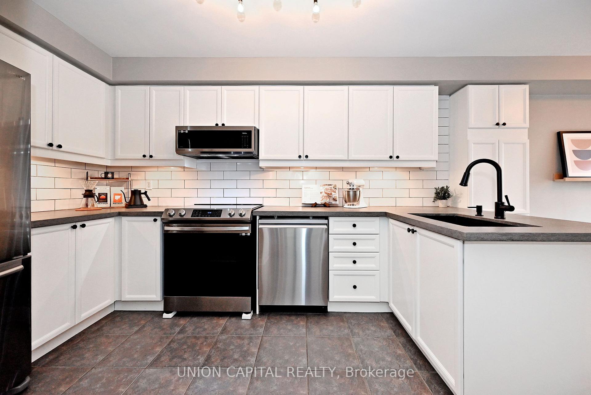 Photo 16 of 32 Regatta Crescent, Whitby, Port Whitby — HOMEH