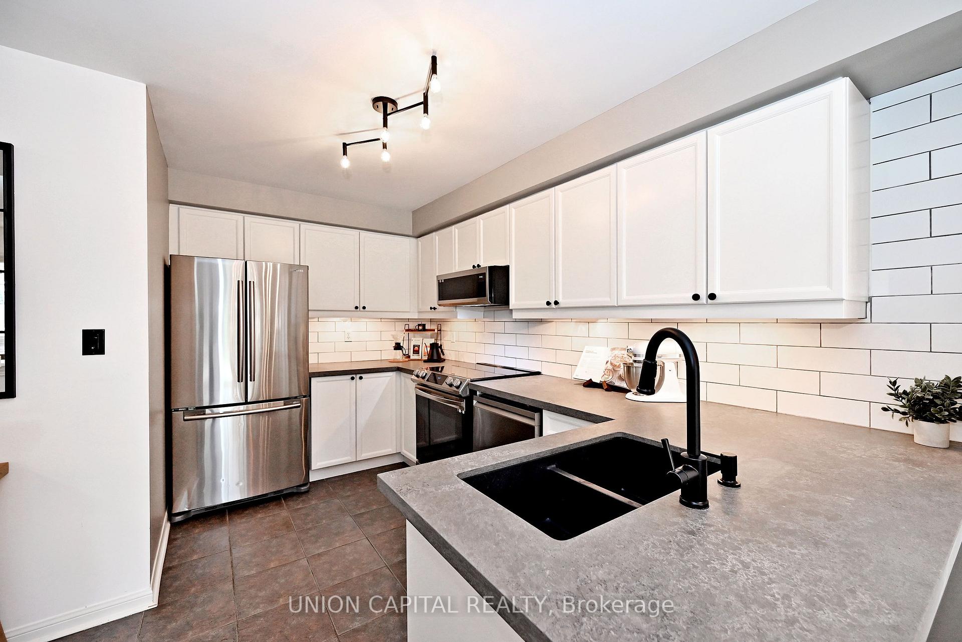 Photo 18 of 32 Regatta Crescent, Whitby, Port Whitby — HOMEH