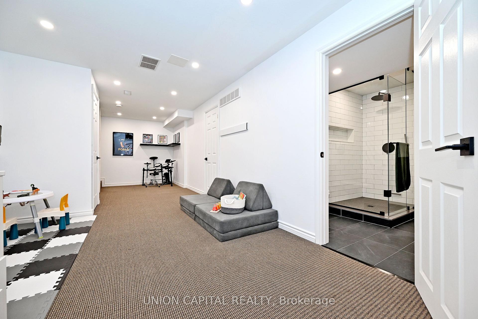 Photo 41 of 32 Regatta Crescent, Whitby, Port Whitby — HOMEH