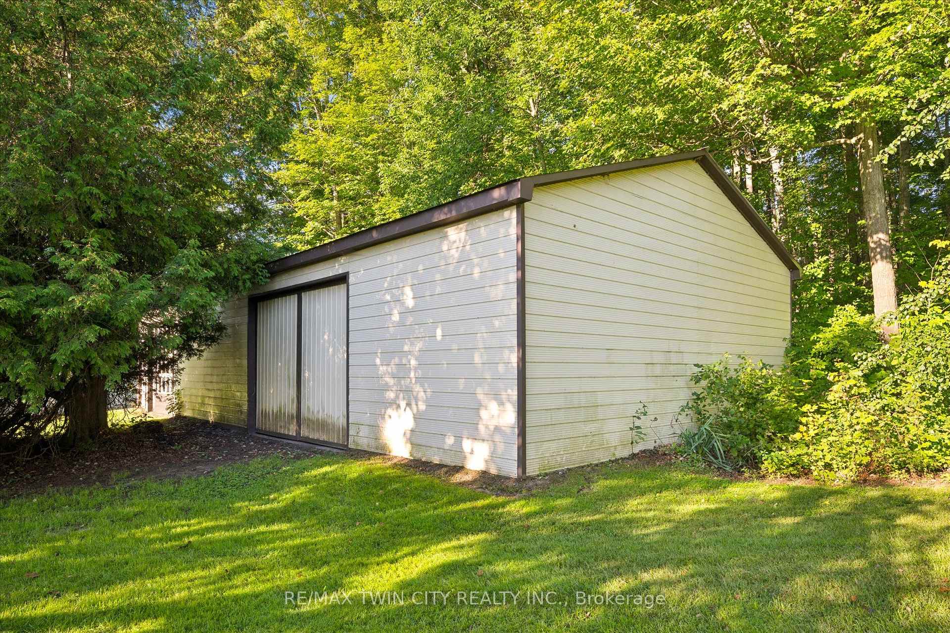 Photo 23 of 2018 Greenwood Hill Road, Wellesley — HOMEH