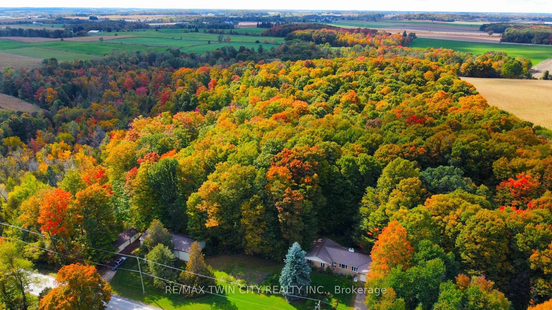 Photo 3 of 2018 Greenwood Hill Road, Wellesley — HOMEH