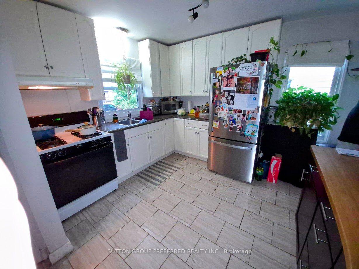 Photo 5 of 208 Linwood Street, London, East C — HOMEH