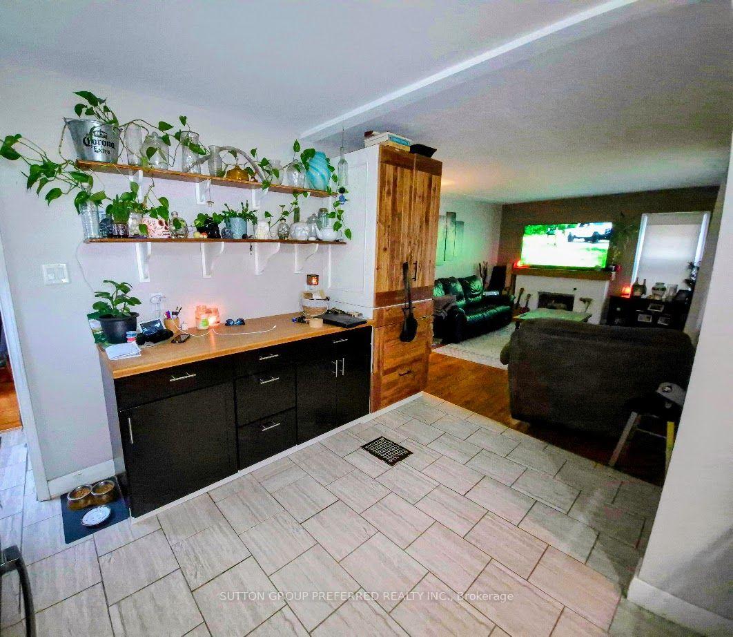 Photo 6 of 208 Linwood Street, London, East C — HOMEH